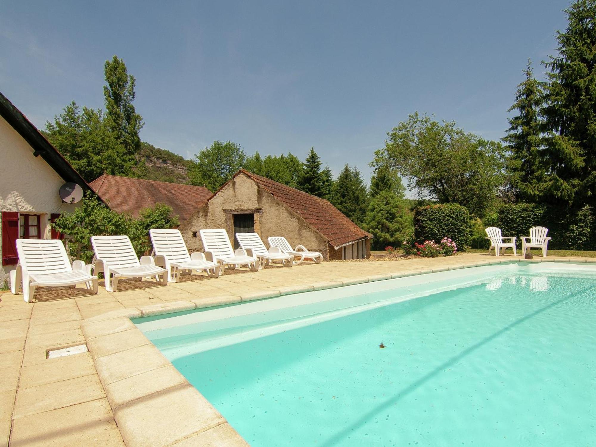 Appealing Apartment In Vezac With Swimming Pool Beynac-et-Cazenac Dış mekan fotoğraf